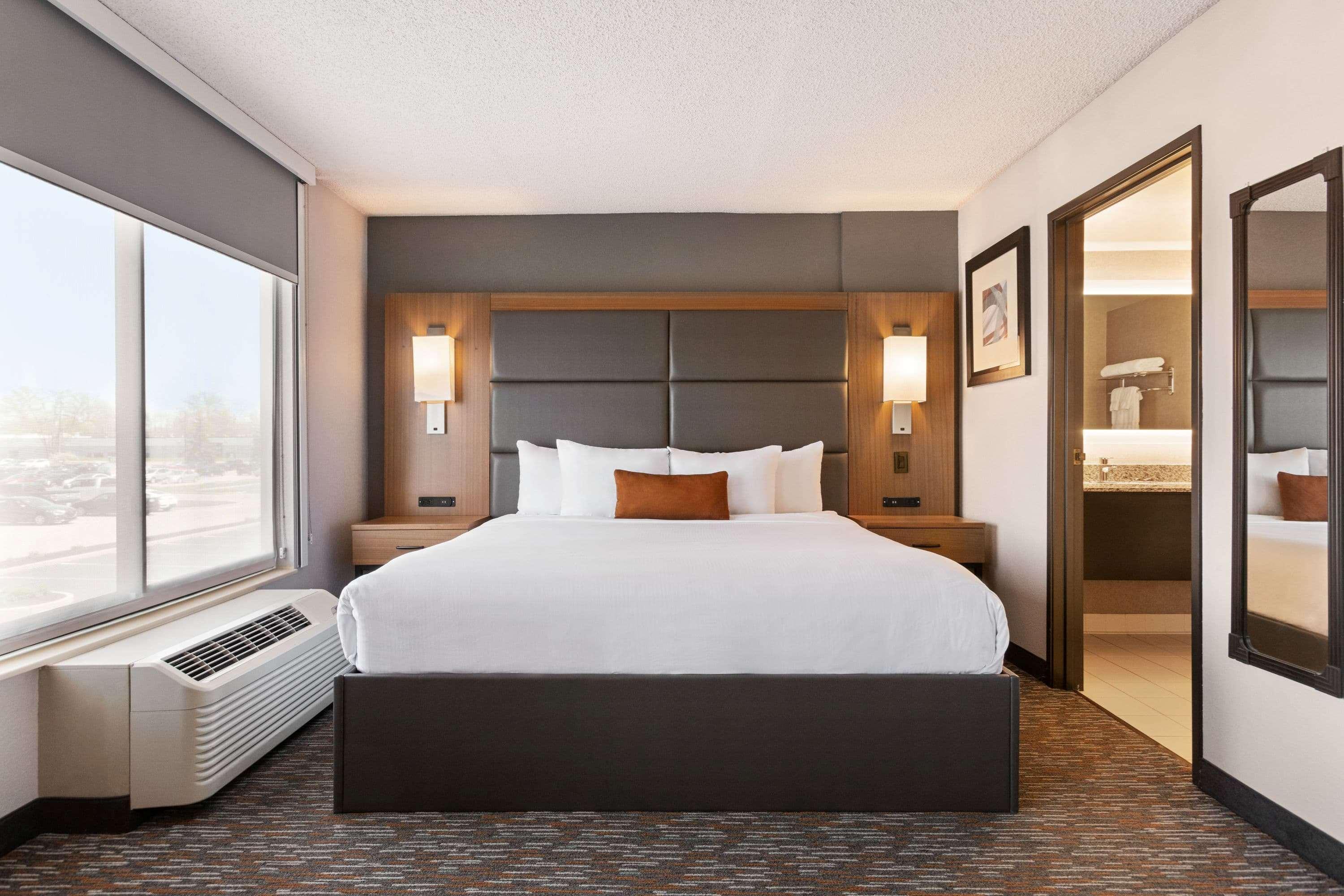 Wingate By Wyndham Cincinnati Блу Аш Екстериор снимка