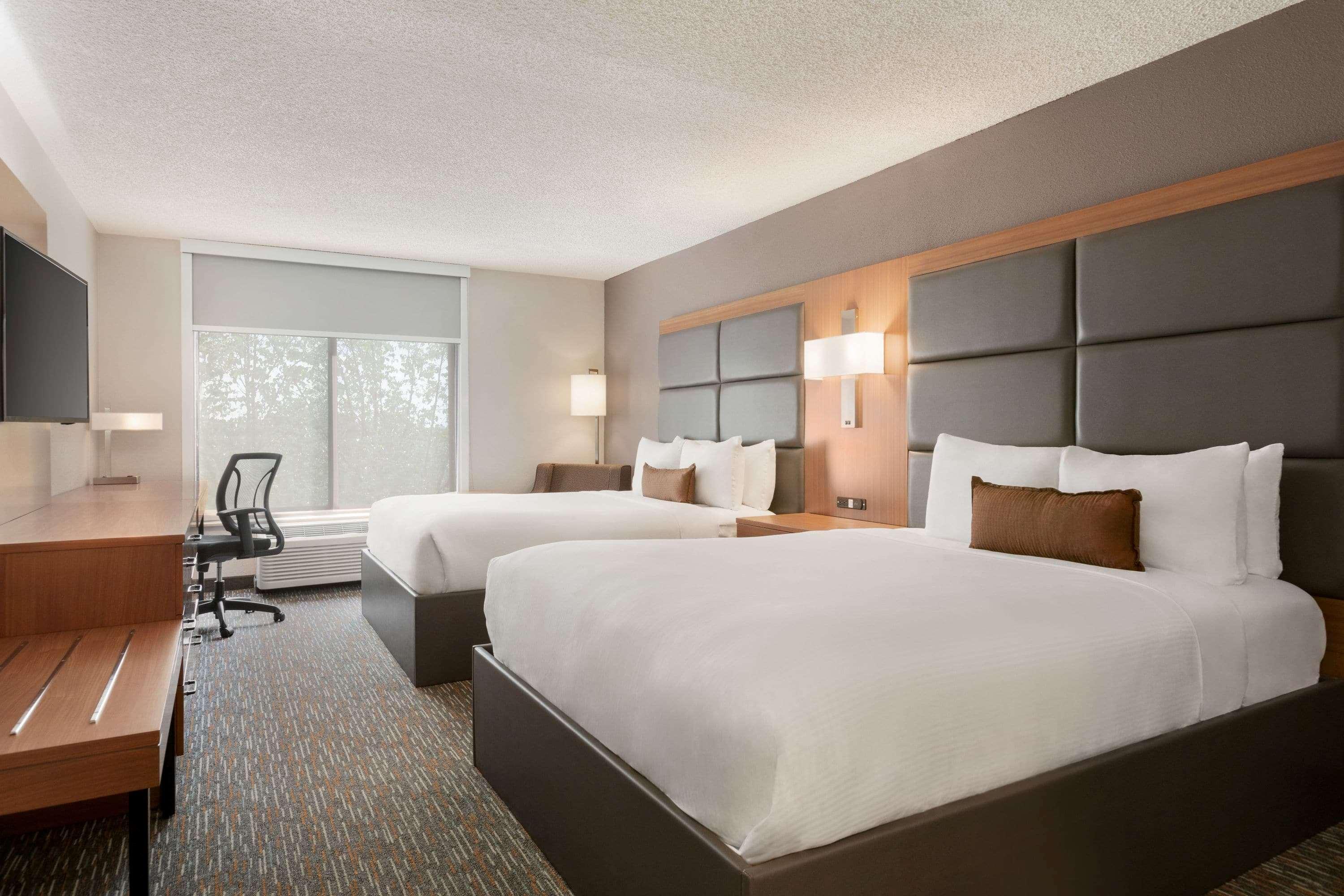 Wingate By Wyndham Cincinnati Блу Аш Екстериор снимка