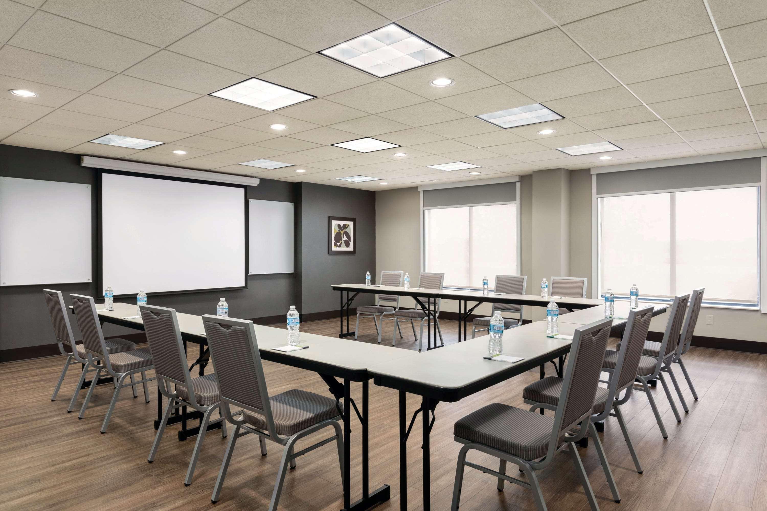 Wingate By Wyndham Cincinnati Блу Аш Екстериор снимка