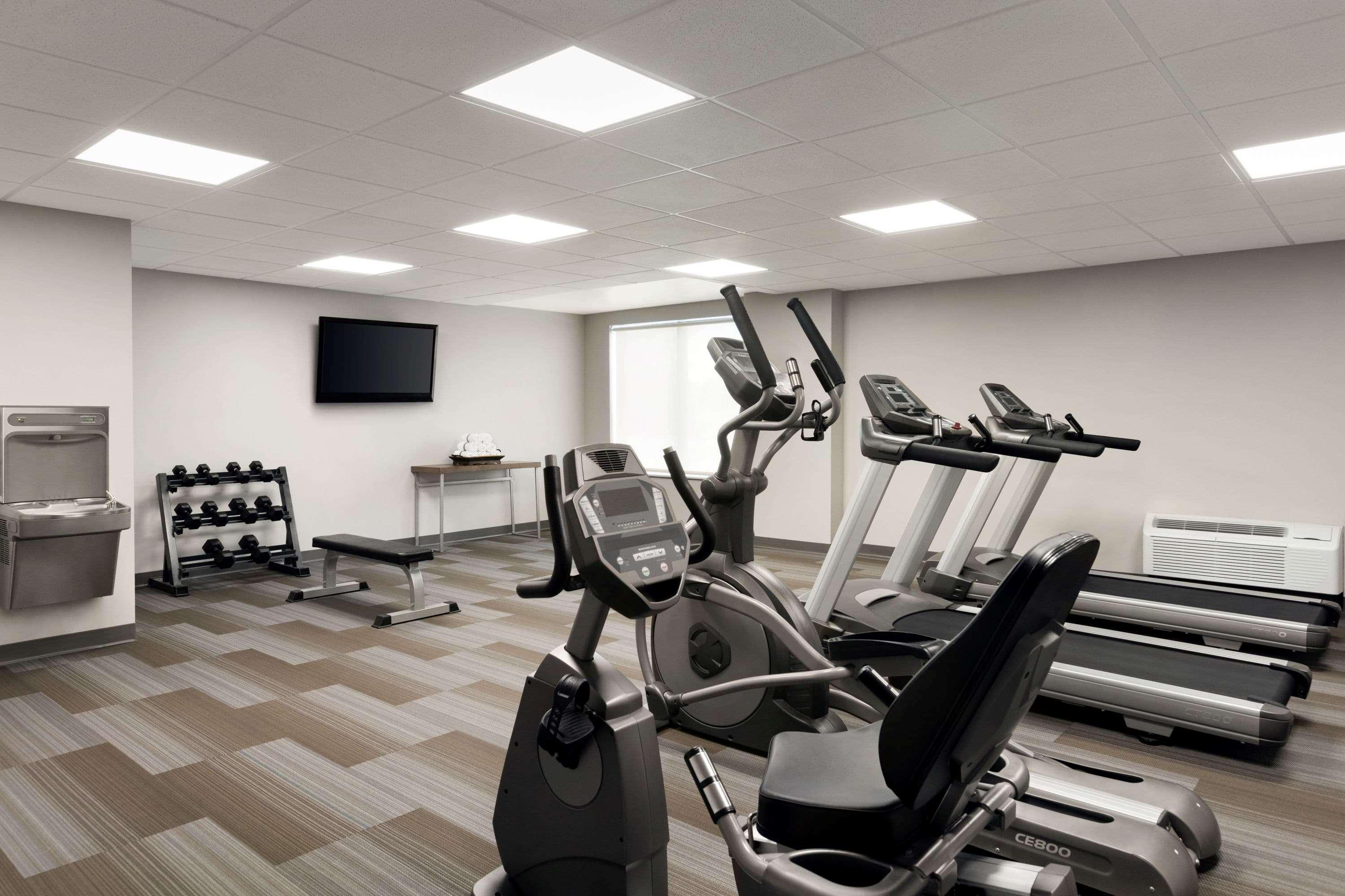 Wingate By Wyndham Cincinnati Блу Аш Екстериор снимка