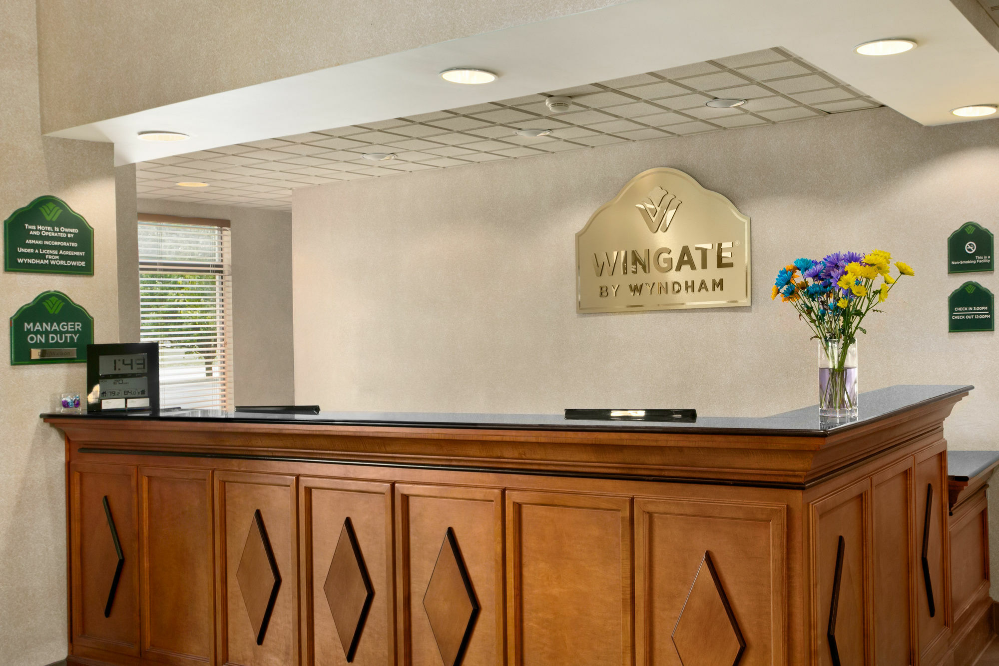 Wingate By Wyndham Cincinnati Блу Аш Екстериор снимка