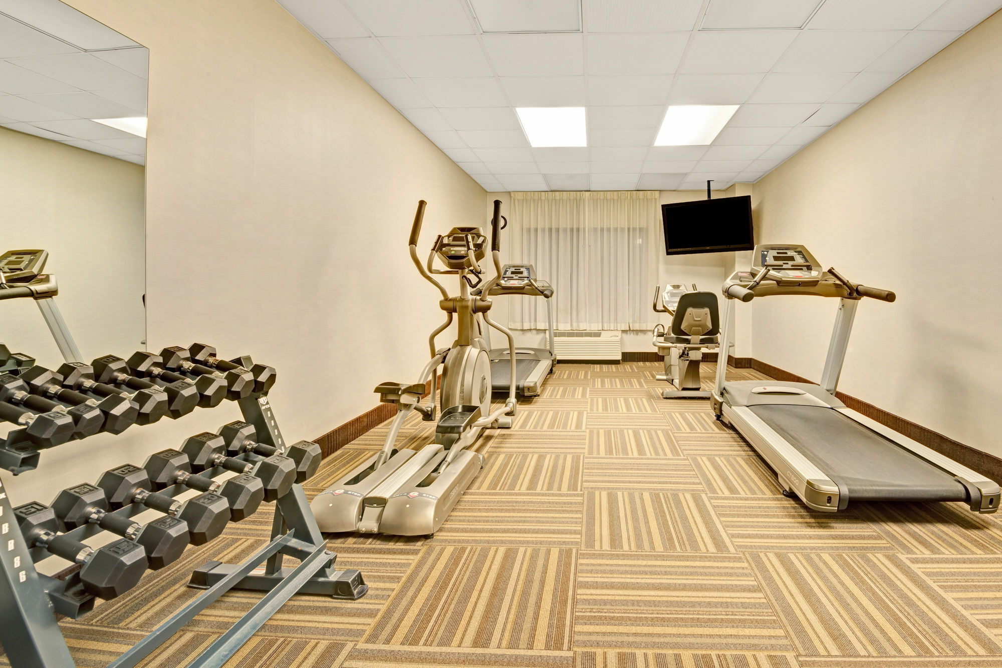 Wingate By Wyndham Cincinnati Блу Аш Екстериор снимка