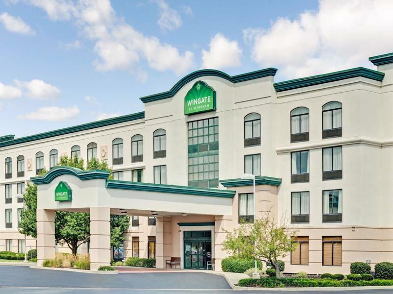 Wingate By Wyndham Cincinnati Блу Аш Екстериор снимка